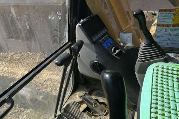 贵州出售转让二手8000小时2012年小松PC220挖掘机