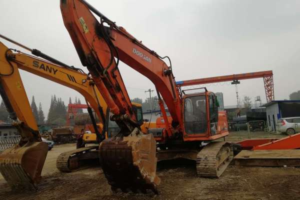 陕西出售转让二手7000小时2011年斗山DX260LC挖掘机