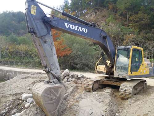 陕西出售转让二手8000小时2010年沃尔沃EC210B挖掘机