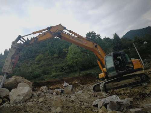贵州出售转让二手7600小时2011年现代R215挖掘机