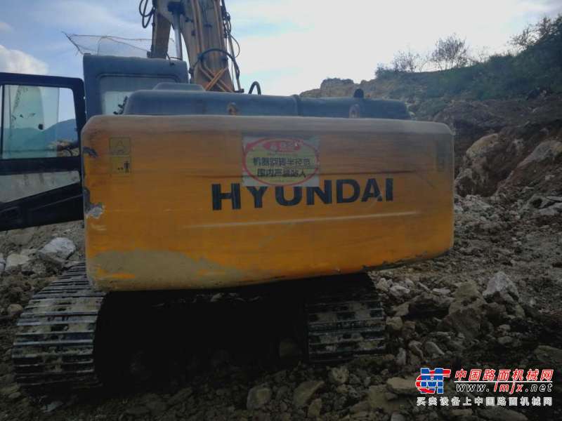 贵州出售转让二手7600小时2011年现代R215挖掘机