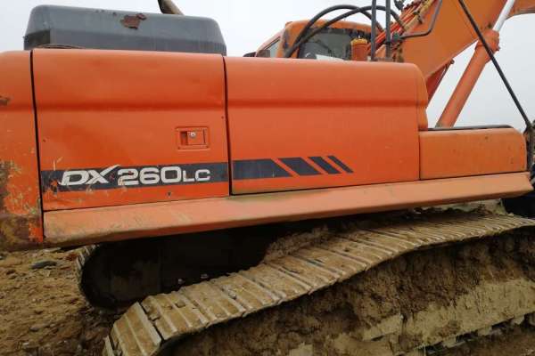 陕西出售转让二手8000小时2011年斗山DX260LC挖掘机