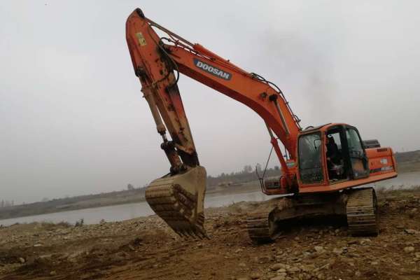 陕西出售转让二手8000小时2011年斗山DX260LC挖掘机