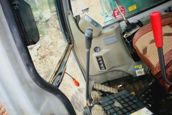 贵州出售转让二手8505小时2012年神钢SK200挖掘机