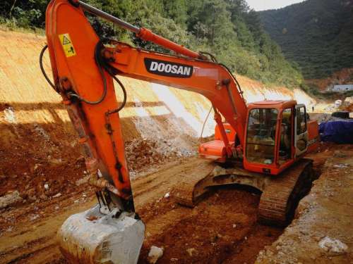 贵州出售转让二手9800小时2012年斗山DH225LC挖掘机