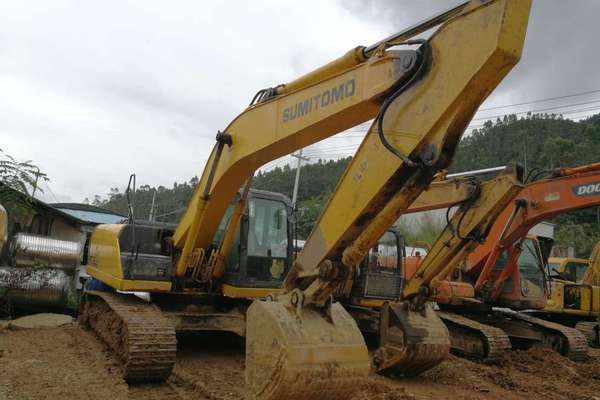 贵州出售转让二手7000小时2011年住友SH210挖掘机