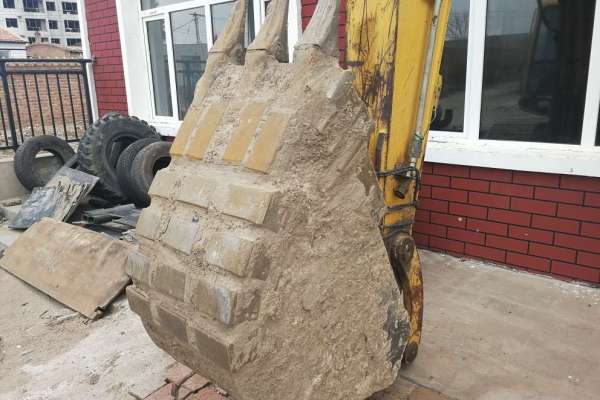 内蒙古出售转让二手12000小时2008年玉柴YC135挖掘机