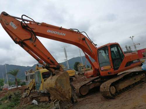 贵州出售转让二手9800小时2010年斗山DH225LC挖掘机