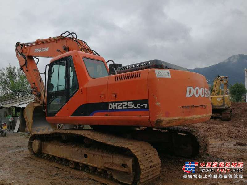 贵州出售转让二手9800小时2010年斗山DH225LC挖掘机
