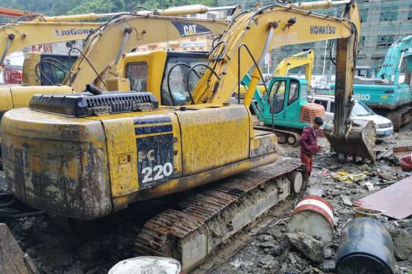 贵州出售转让二手10100小时2010年龙工LG6210B挖掘机