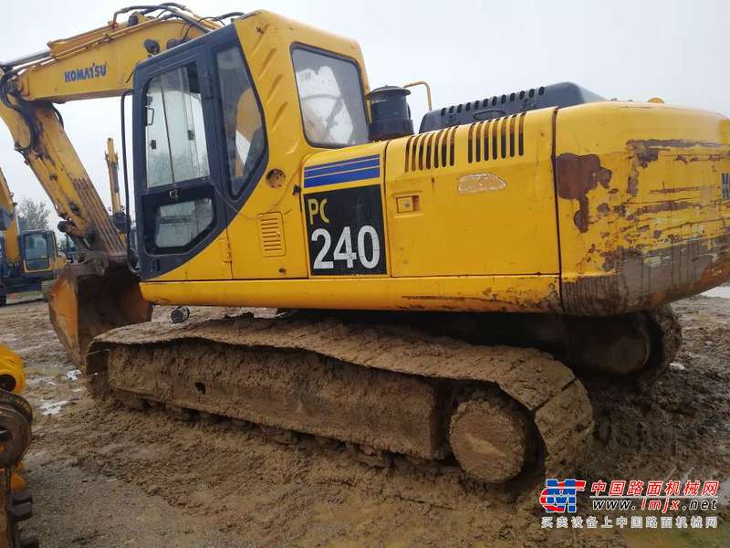 陕西出售转让二手8000小时2010年厦工XG823挖掘机