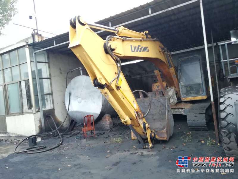 山东出售转让二手4600小时2009年柳工CLG225C挖掘机