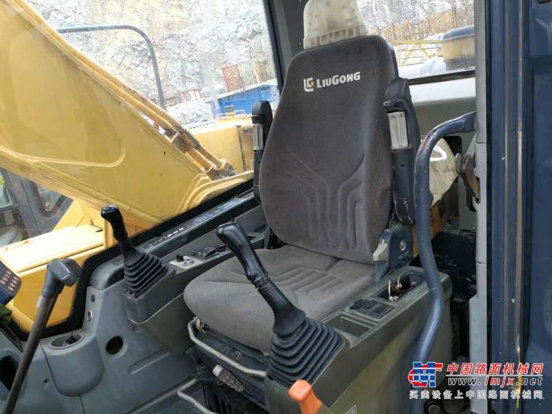 贵州出售转让二手6800小时2012年柳工CLG925D挖掘机
