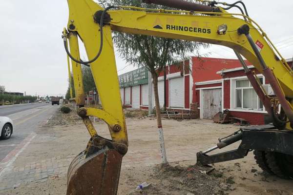 内蒙古出售转让二手2500小时2011年犀牛重工轮挖WLY6180挖掘机