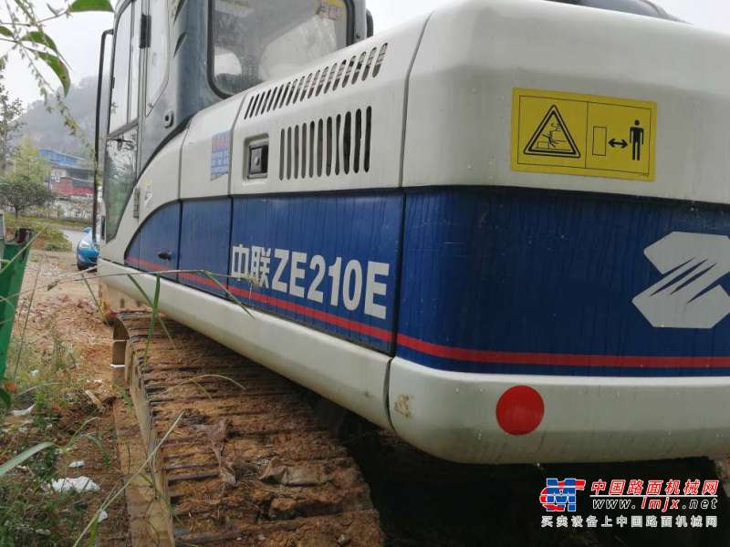 贵州出售转让二手9867小时2011年中联重科ZE205E挖掘机