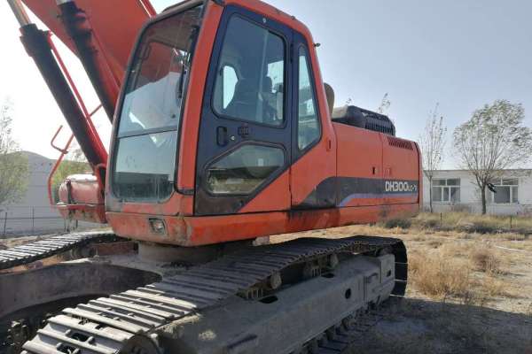 内蒙古出售转让二手8000小时2010年斗山DH300LC挖掘机