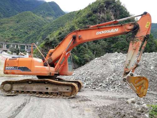 陕西出售转让二手10000小时2008年斗山DH220挖掘机