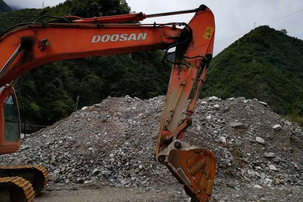 陕西出售转让二手10000小时2008年斗山DH220挖掘机