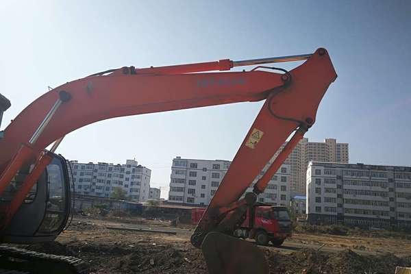 吉林出售转让二手19000小时2005年日立EX200挖掘机