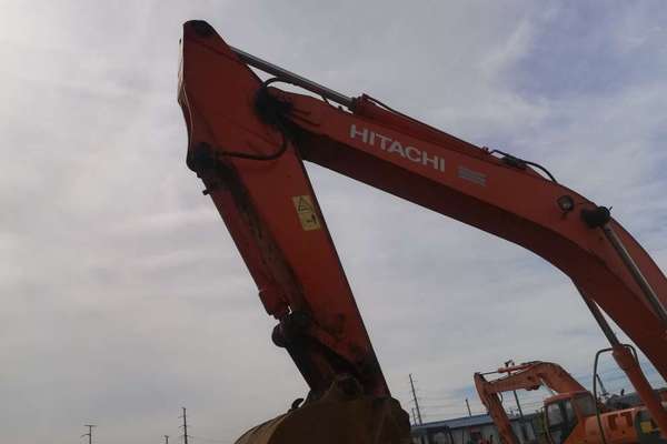 辽宁出售转让二手4000小时2011年日立ZX240挖掘机