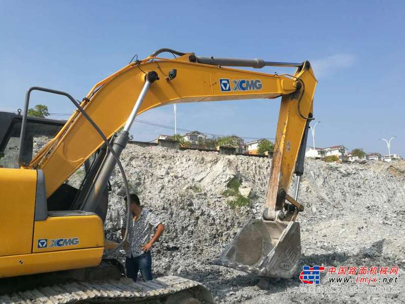 江西出售转让二手6000小时2011年徐工XE210挖掘机