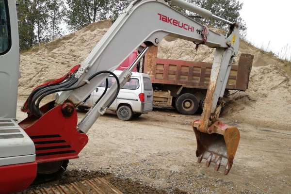 陕西出售转让二手1100小时2015年竹内TB160C挖掘机