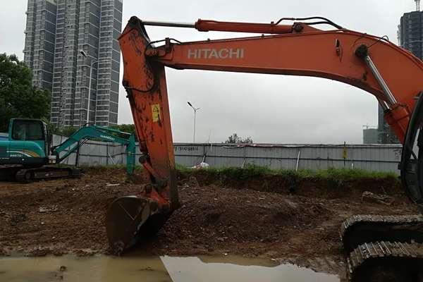 安徽出售转让二手6000小时2013年日立ZX200挖掘机
