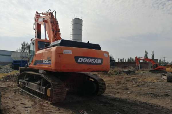 内蒙古出售转让二手4000小时2011年斗山DX500LC挖掘机