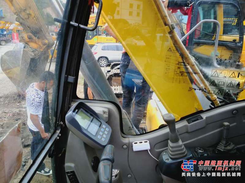 贵州出售转让二手1800小时2015年徐工XE80C挖掘机