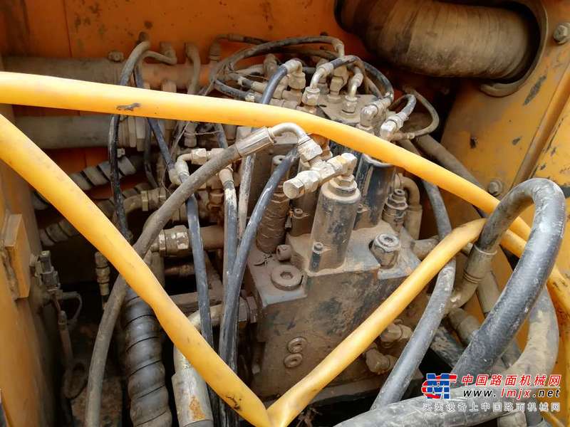 陕西出售转让二手6800小时2011年现代R150LC挖掘机