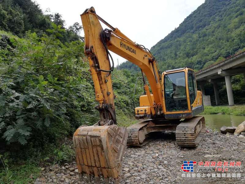 陕西出售转让二手6800小时2011年现代R150LC挖掘机