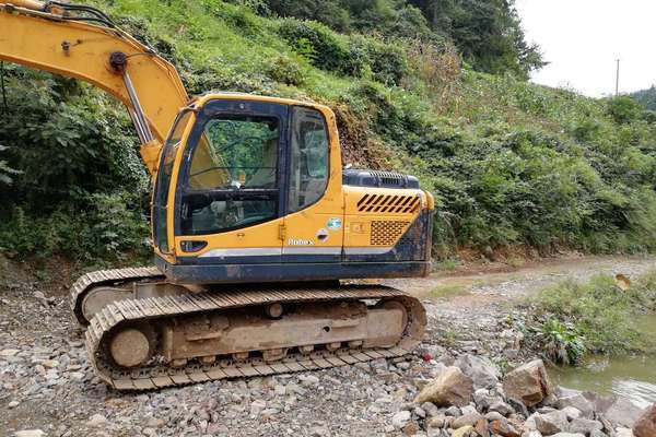 陕西出售转让二手6800小时2011年现代R150LC挖掘机
