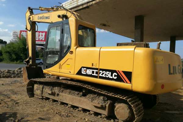 江西出售转让二手18000小时2009年柳工225C挖掘机