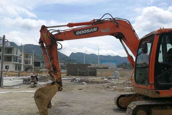 贵州出售转让二手11486小时2011年斗山DH80挖掘机