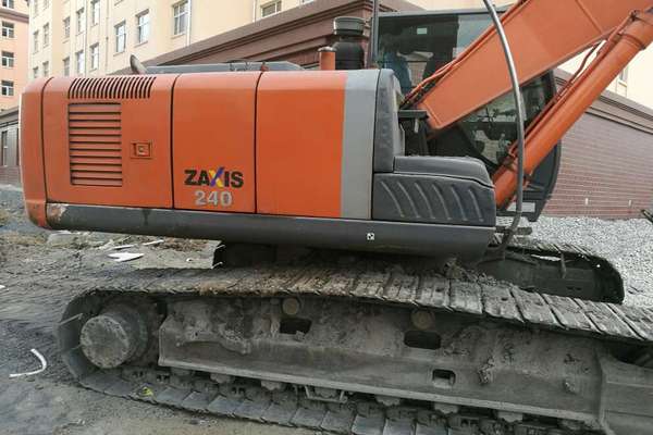 黑龙江出售转让二手12000小时2009年日立ZX240挖掘机