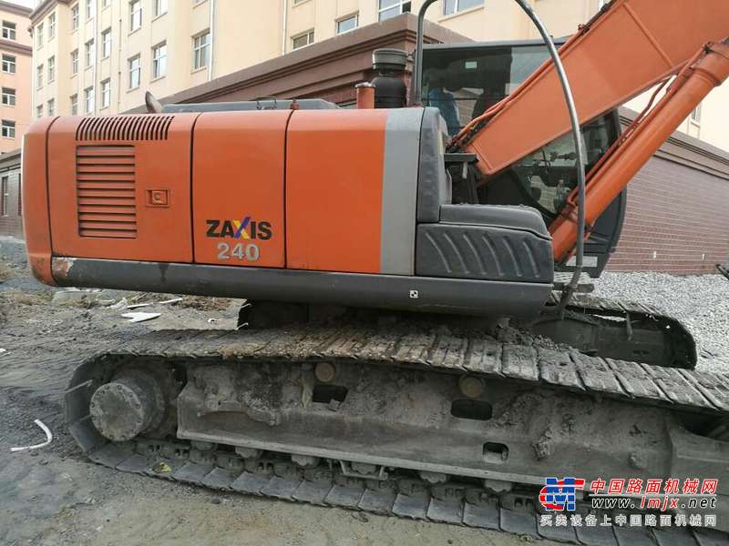 黑龙江出售转让二手12000小时2009年日立ZX240挖掘机