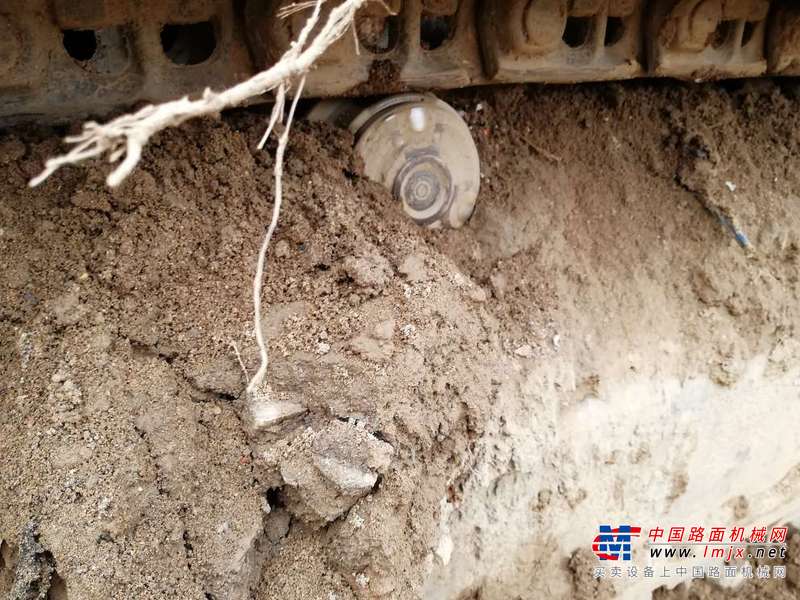 陕西出售转让二手8000小时2011年现代R225挖掘机