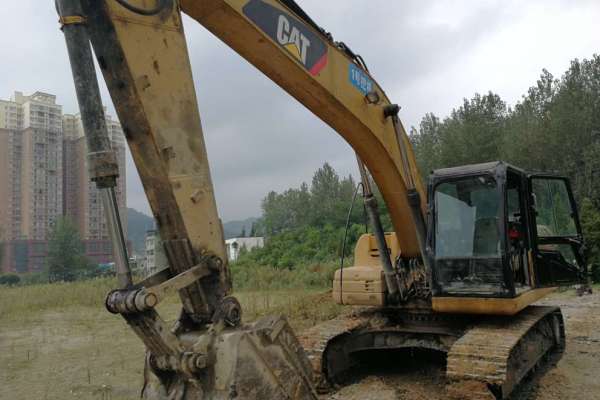 贵州出售转让二手10945小时2010年卡特彼勒320D挖掘机