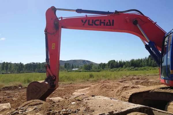 山东出售转让二手3000小时2015年玉柴YC210LC挖掘机