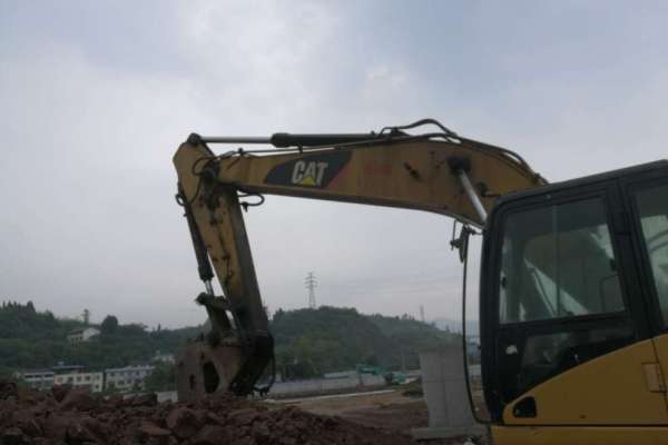 四川出售转让二手8760小时2010年卡特彼勒323D挖掘机