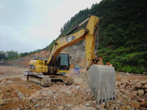 贵州出售转让二手8910小时2009年卡特彼勒320D挖掘机