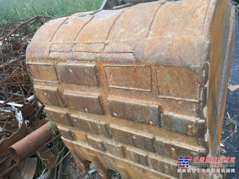 黑龙江出售转让二手13000小时2005年日立ZX230挖掘机