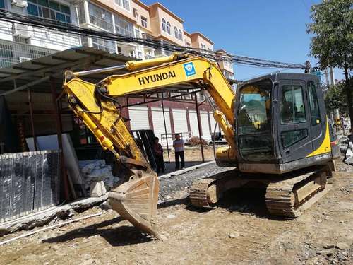 陕西出售转让二手8000小时2011年现代R80挖掘机