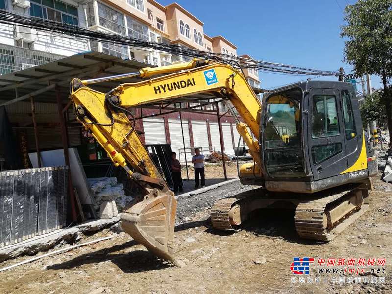 陕西出售转让二手8000小时2011年现代R80挖掘机