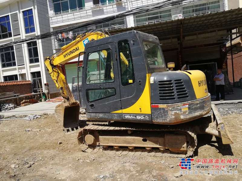 陕西出售转让二手8000小时2011年现代R80挖掘机