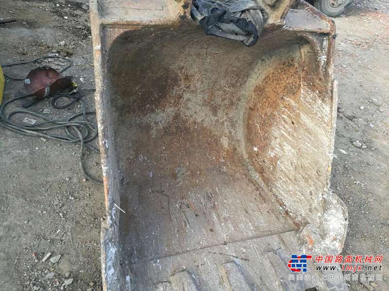 黑龙江出售转让二手15000小时2004年日立ZX200挖掘机