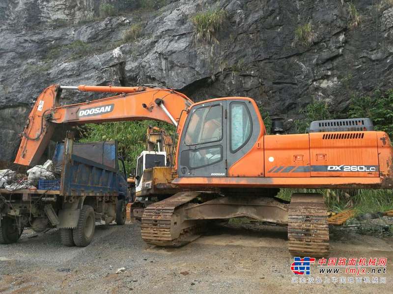 江西出售转让二手12000小时2011年斗山DX260LC挖掘机