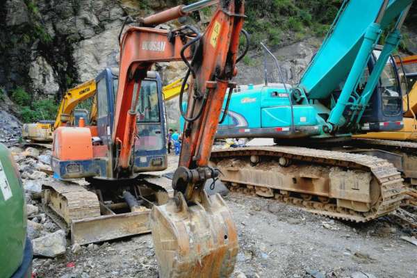 贵州出售转让二手13800小时2009年斗山DH60挖掘机