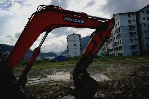 贵州出售转让二手9800小时2011年斗山DH80挖掘机
