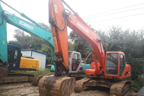 吉林出售转让二手15000小时2007年斗山DH225挖掘机